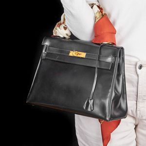 HERMES : HERMES KELLY 32  - Asta VINTAGE: BORSE E ACCESSORI DI HERMES, LOUIS VUITTON E ALTRE GRANDI MAISON - Associazione Nazionale - Case d'Asta italiane