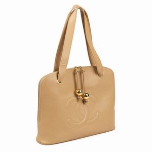 CHANEL BORSA CCBALL CHARM  - Asta VINTAGE: BORSE E ACCESSORI DI HERMES, LOUIS VUITTON E ALTRE GRANDI MAISON - Associazione Nazionale - Case d'Asta italiane