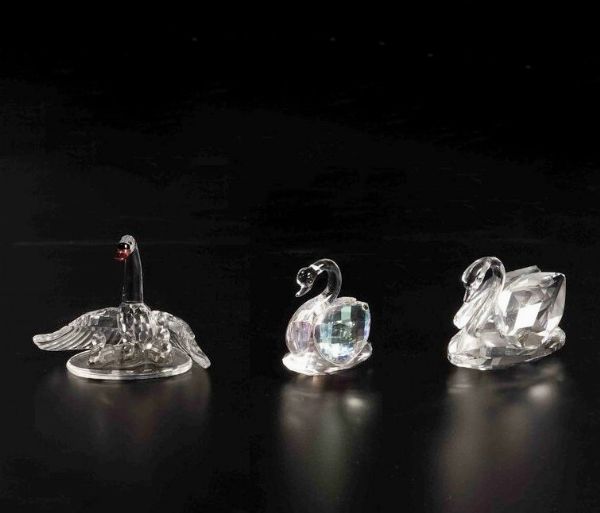 Lotto di cigni Swarovski, composto da due cigni adulti e da un cigno femmina con i suoi cuccioli  - Asta Swarovski: Crystalized Elegance - Associazione Nazionale - Case d'Asta italiane