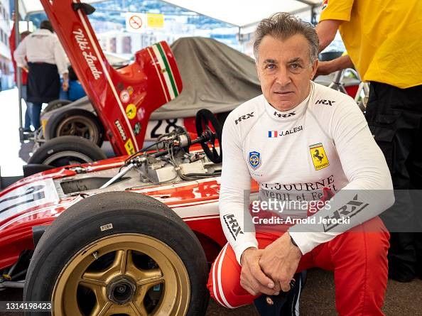 Tuta di Jean Ales utilizzata mentre guidav la Ferrari 312 B3 di Niki Lauda durante il Monaco Grand Prix Historique. Autografabile su richiesta  - Asta Asta a tempo Benefica | Fondazione LAPS X Progetto Arca per Housing Sociale Bodio - Associazione Nazionale - Case d'Asta italiane