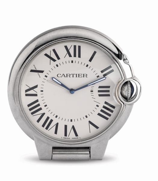 CARTIER : Elegante sveglia da viaggio Ballon Blu in acciaio inossidabile, quadrante Argent con numeri Romani e sfere luminose  - Asta Orologi da Polso - Associazione Nazionale - Case d'Asta italiane