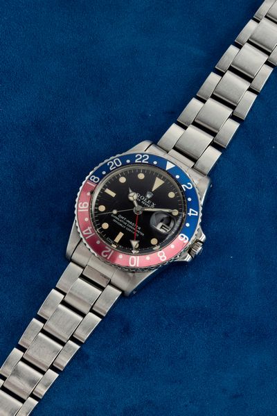 ROLEX : GMT Master Pepsi ref 1675 Long E in acciaio con ghiera girevole bicolore, quadrante nero opaco pallettoni, bracciale Oyster ripiegato, corredato da scatola garanzia e fattura d'acquisto originale  - Asta Orologi da Polso - Associazione Nazionale - Case d'Asta italiane