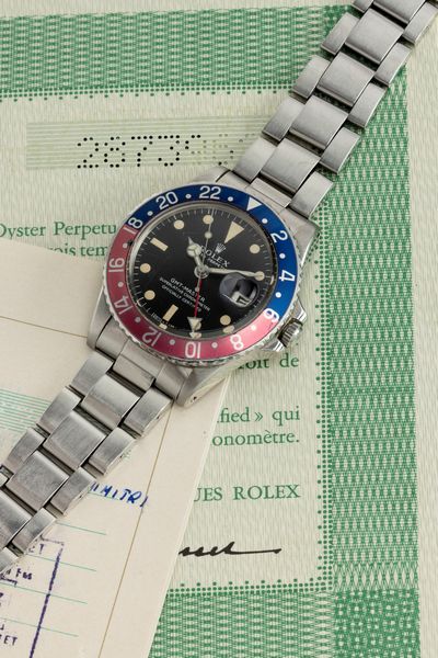 ROLEX : GMT Master Pepsi ref 1675 Long E in acciaio con ghiera girevole bicolore, quadrante nero opaco pallettoni, bracciale Oyster ripiegato, corredato da scatola garanzia e fattura d'acquisto originale  - Asta Orologi da Polso - Associazione Nazionale - Case d'Asta italiane