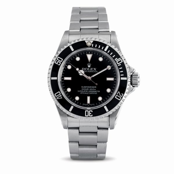 ROLEX : Semplice e sportivo Submariner in acciaio inossidabile, quadrante nero, indici bicchierini Luminova, sfere Mercedes, ghiera girevole, bracciale Oyster con fondello a vite, accompagnato da Scatola e Garanzia<BR>  - Asta Orologi da Polso - Associazione Nazionale - Case d'Asta italiane