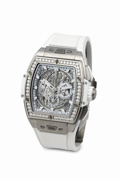 HUBLOT : Estroso ed appariscente Spirt of Big Bang in titanio scheletrato con diamanti sulla cassa, cinturino in gomma con chiusura a scomparsa come nuovo, scatola e garanzia  - Asta Orologi da Polso - Associazione Nazionale - Case d'Asta italiane