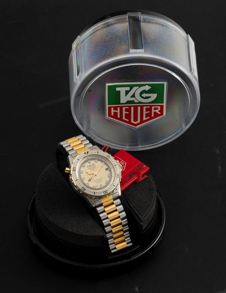 TAG HEUER : Sportivo Airline GMT al quarzo in acciaio con parti laminate quadrante champagne, ghiera girevole e lancetta delle 24 ore corredato da scatola originale  - Asta Orologi da Polso - Associazione Nazionale - Case d'Asta italiane