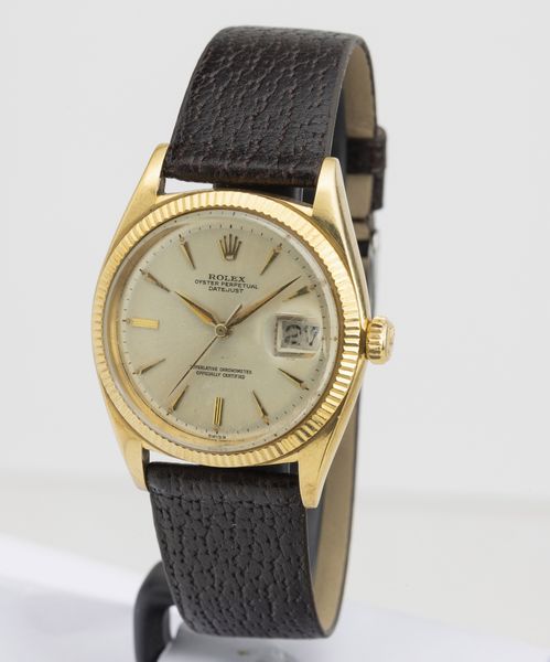 ROLEX : Classico Datejust 1601 in oro giallo 18k, quadrante Argent, lancette ed indici a foglia con scatola, garanzia e certificato di cronometria  - Asta Orologi da Polso - Associazione Nazionale - Case d'Asta italiane