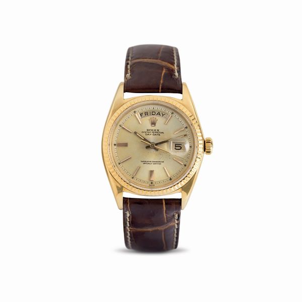 ROLEX : Elegante e classico Daydate ref 1803 in oro giallo 18k, quadrante champagne con indici Doorstop, cinturino in pelle e deployante originale  - Asta Orologi da Polso - Associazione Nazionale - Case d'Asta italiane