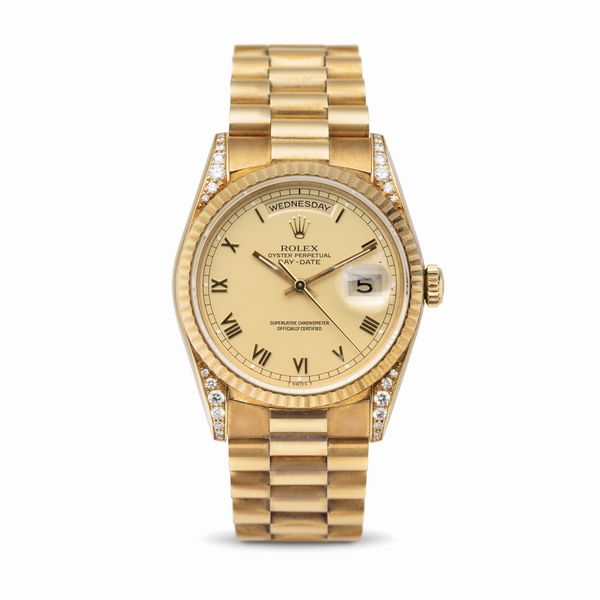 ROLEX : Raro e prezioso Daydate ref 18338 in oro giallo 18k con diamanti incastonati sulle anse, quadrante champagne opaco con numeri Romani applicati corredato di garanzia originale  - Asta Orologi da Polso - Associazione Nazionale - Case d'Asta italiane