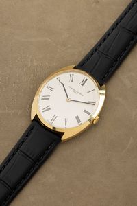 Vacheron & Constantin : Elegante orologio di forma tonneau in oro giallo 18k solo tempo carica manuale, quadrante Argent con numeri Romani  - Asta Orologi da Polso - Associazione Nazionale - Case d'Asta italiane