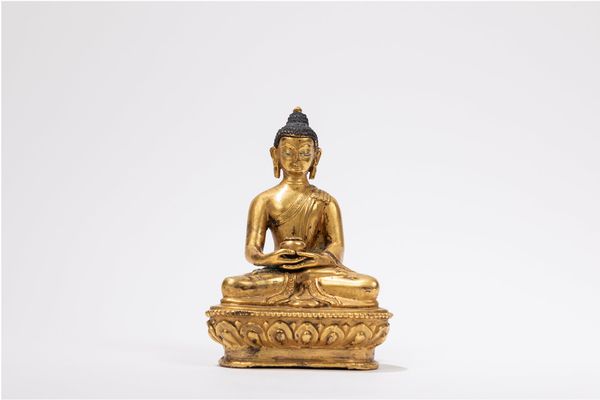 BUDDHA IN BRONZO DORATO  - Asta Arte Orientale  - Associazione Nazionale - Case d'Asta italiane