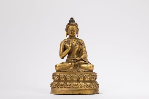 BUDDHA IN BRONZO DORATO  - Asta Arte Orientale  - Associazione Nazionale - Case d'Asta italiane