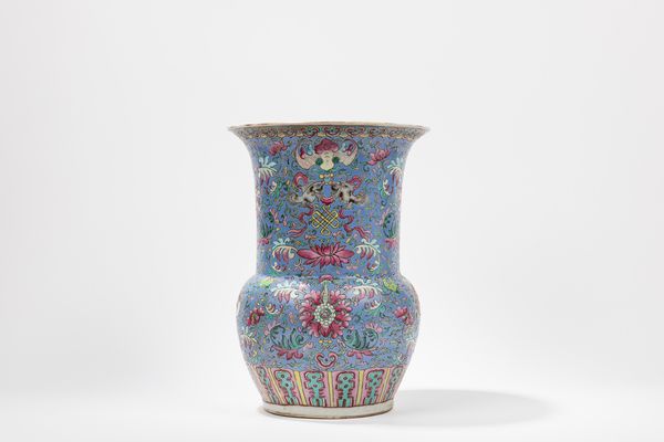 VASO IN PORCELLANA FAMIGLIA ROSA  - Asta Arte Orientale  - Associazione Nazionale - Case d'Asta italiane