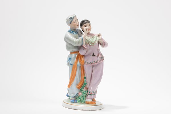 FIGURA IN PORCELLANA FAMIGLIA ROSA  - Asta Arte Orientale  - Associazione Nazionale - Case d'Asta italiane