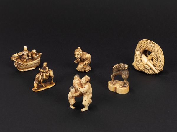 ☼LOTTO COMPOSTO DA SEI NETSUKE/OKIMONO IN AVORIO  - Asta Arte Orientale  - Associazione Nazionale - Case d'Asta italiane