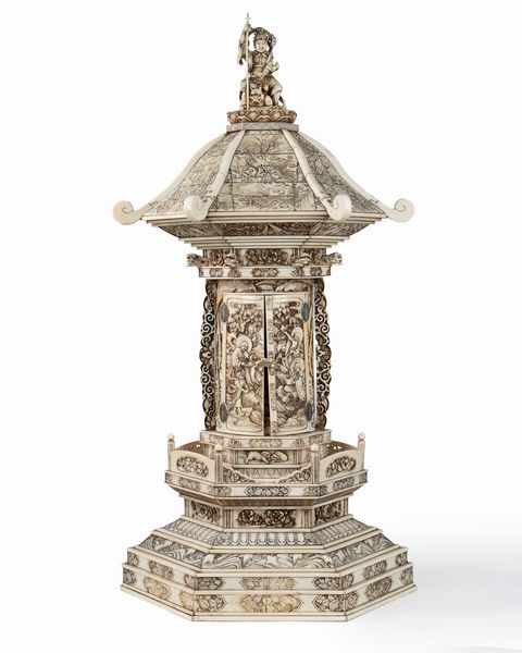 ☼GRANDE PAGODA IN AVORIO DI ELEFANTE SCOLPITO A RAFFIGURARE UN TEMPIETTO  - Asta Arte Orientale  - Associazione Nazionale - Case d'Asta italiane