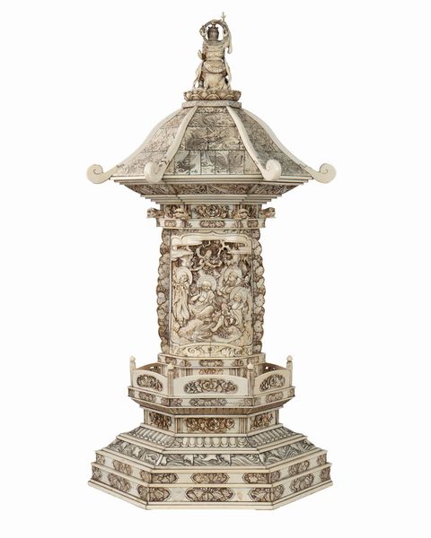 ☼GRANDE PAGODA IN AVORIO DI ELEFANTE SCOLPITO A RAFFIGURARE UN TEMPIETTO  - Asta Arte Orientale  - Associazione Nazionale - Case d'Asta italiane