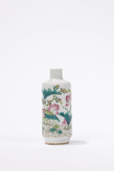 SNUFF BOTTLE IN PORCELLANA FAMIGLIA ROSA  - Asta Arte Orientale  - Associazione Nazionale - Case d'Asta italiane