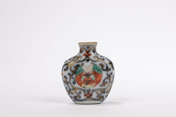 SNUFF BOTTLE IN PORCELLANA  - Asta Arte Orientale  - Associazione Nazionale - Case d'Asta italiane