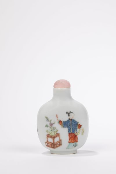 SNUFF BOTTLE IN PORCELLANA FAMIGLIA ROSA  - Asta Arte Orientale  - Associazione Nazionale - Case d'Asta italiane