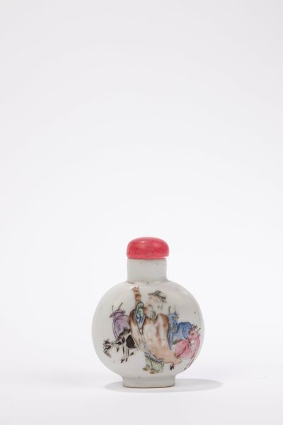 SNUFF BOTTLE IN PORCELLANA FAMIGLIA ROSA  - Asta Arte Orientale  - Associazione Nazionale - Case d'Asta italiane