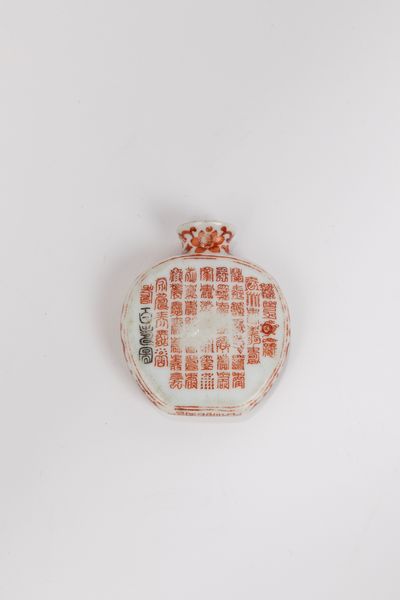 SNUFF BOTTLE IN PORCELLANA  - Asta Arte Orientale  - Associazione Nazionale - Case d'Asta italiane