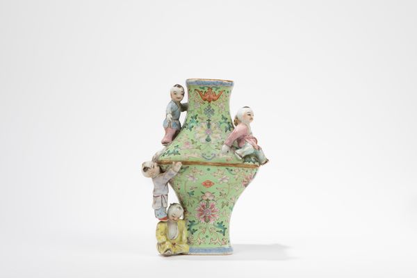 VASO IN PORCELLANA FAMIGLIA ROSA  - Asta Arte Orientale  - Associazione Nazionale - Case d'Asta italiane