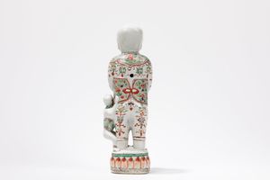 FIGURA IN PORCELLANA FAMIGLIA VERDE  - Asta Arte Orientale  - Associazione Nazionale - Case d'Asta italiane