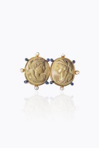 SPILLA - Peso gr 18 1 Cm 3x5 in oro a bassa caratura e metallo  XIX secolo  con due pietre laviche incise con ritratti  [..]