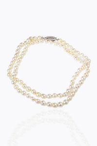 GIROCOLLO - Lunghezza cm 80 composto da un filo di perle giapponesi scaramazze del diam. di mm 8 e 8 5 ca. Chiusura in oro  [..]