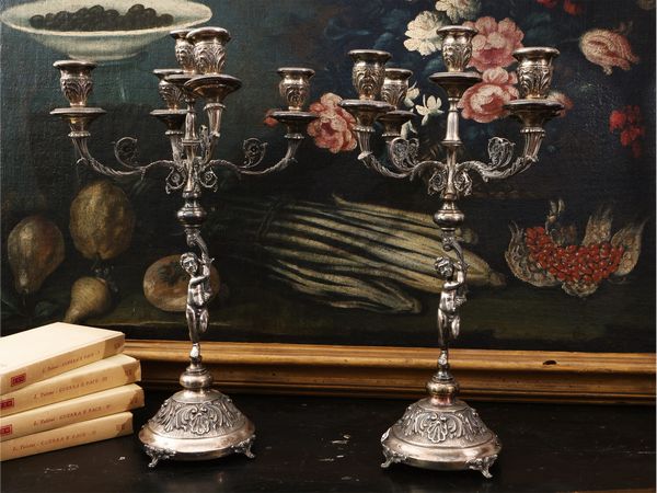 Coppia di candelabri in argento, Ottanelli & Castaldi Firenze  - Asta Una casa fiorentina. Tra tradizione e modernit L'argenteria - I  - Associazione Nazionale - Case d'Asta italiane