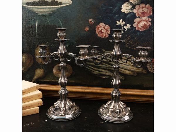 Coppia di candelabri in argento  - Asta Una casa fiorentina. Tra tradizione e modernit L'argenteria - I  - Associazione Nazionale - Case d'Asta italiane