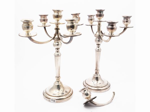 Coppia di candelabri in argento, Fratelli Fossi Firenze  - Asta Una casa fiorentina. Tra tradizione e modernit L'argenteria - I  - Associazione Nazionale - Case d'Asta italiane