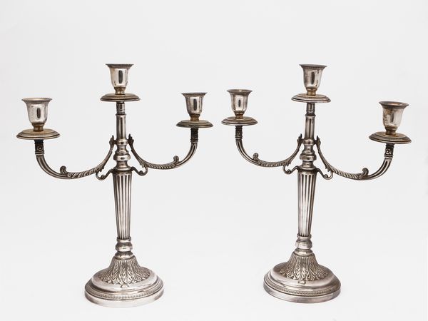 Coppia di candelabri in argento, Fratelli Fossi Firenze  - Asta Una casa fiorentina. Tra tradizione e modernit L'argenteria - I  - Associazione Nazionale - Case d'Asta italiane