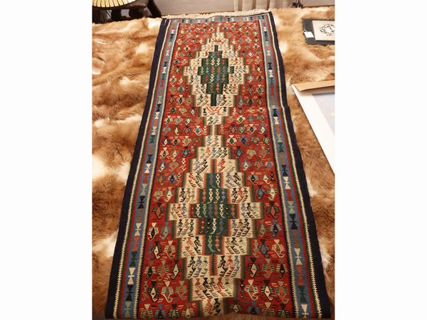 Galleria persiana Kilim Senne doppia faccia di vecchia manifattura  - Asta Una casa fiorentina. Tra tradizione e modernit Le collezioni, i dipinti, gli arredi - III  - Associazione Nazionale - Case d'Asta italiane