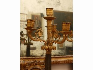 Coppia di candelabri in bronzo dorato e patinato  - Asta Una casa fiorentina. Tra tradizione e modernit Le collezioni, i dipinti, gli arredi - III  - Associazione Nazionale - Case d'Asta italiane