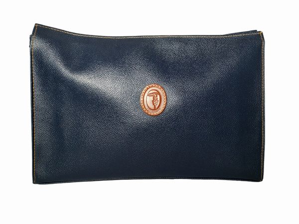 Trussardi, Pochette in pelle martellata blu  - Asta Vintagemania - Associazione Nazionale - Case d'Asta italiane