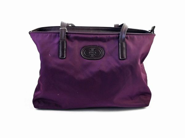 Salvatore Ferragamo, Shopping bag in tela viola  - Asta Vintagemania - Associazione Nazionale - Case d'Asta italiane