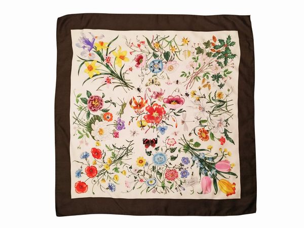 Gucci,Flora, Foulard in seta  - Asta Vintagemania - Associazione Nazionale - Case d'Asta italiane