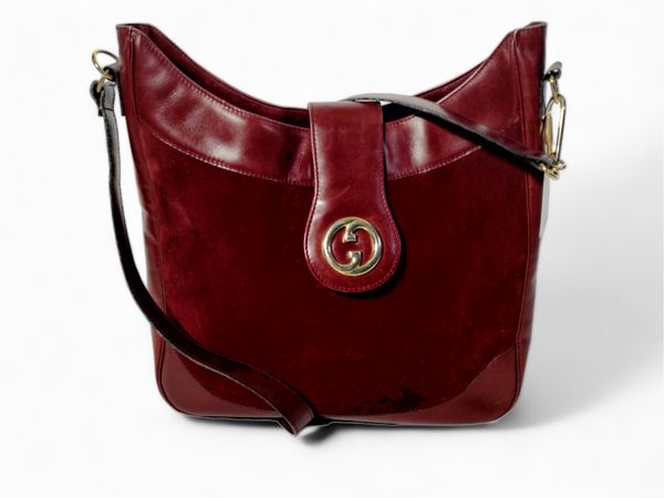 Gucci, Borsa a tracolla in pelle e suede bordeaux  - Asta Vintagemania - Associazione Nazionale - Case d'Asta italiane