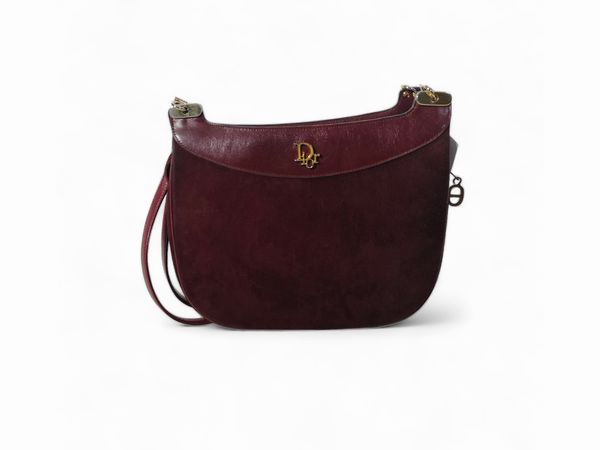 Christian Dior, Borsa a tracolla in pelle e suede bordeaux  - Asta Vintagemania - Associazione Nazionale - Case d'Asta italiane