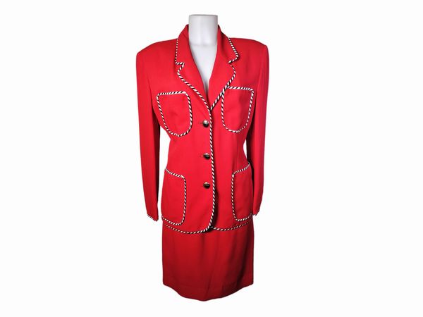 Cheap and Chic by Moschino, Completo in crpe rosso  - Asta Vintagemania - Associazione Nazionale - Case d'Asta italiane