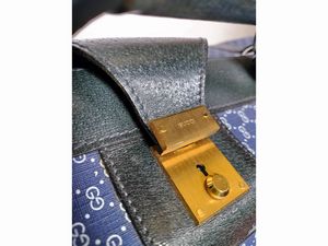 Gucci, Valigia morbida in tela monogram blu GG impermeabilizzata  - Asta Vintagemania - Associazione Nazionale - Case d'Asta italiane