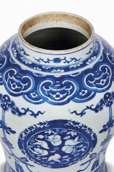 VASO, CINA, DINASTIA QING, SEC. XVIII  - Asta Arte Orientale - Associazione Nazionale - Case d'Asta italiane