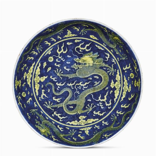 PIATTO, CINA, DINASTIA QING, MARCHIO DEL SIGILLO QIANLONG E DELL’EPOCA  - Asta Arte Orientale - Associazione Nazionale - Case d'Asta italiane