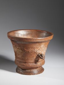 MANIFATTURA ITALIANA DEL XVIII SECOLO : Mortaio in terracotta con anse a forma di teste rovesciate, decorato sul corpo con motivi fitomorfi  e a palmette, recante cartigli sul fronte e sul retro  - Asta Asta 432 | ARTE ANTICA E DEL XIX SECOLO Tradizionale - Associazione Nazionale - Case d'Asta italiane