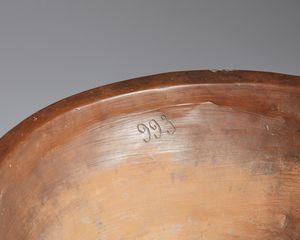 MANIFATTURA ITALIANA DEL XVIII SECOLO : Mortaio in terracotta con anse a forma di teste rovesciate, decorato sul corpo con motivi fitomorfi  e a palmette, recante cartigli sul fronte e sul retro  - Asta Asta 432 | ARTE ANTICA E DEL XIX SECOLO Tradizionale - Associazione Nazionale - Case d'Asta italiane