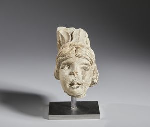 SCULTORE FRANCESE DEL XIV-XV SECOLO : Elemento decorativo in pietra calcarea scolpita raffigurante un volto femminile  - Asta Asta 432 | ARTE ANTICA E DEL XIX SECOLO Tradizionale - Associazione Nazionale - Case d'Asta italiane