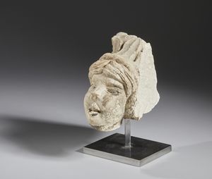 SCULTORE FRANCESE DEL XIV-XV SECOLO : Elemento decorativo in pietra calcarea scolpita raffigurante un volto femminile  - Asta Asta 432 | ARTE ANTICA E DEL XIX SECOLO Tradizionale - Associazione Nazionale - Case d'Asta italiane