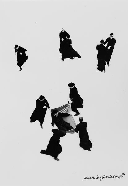 Mario Giacomelli : Io non ho mani che mi accarezzano il volto  - Asta Fotografia: Under 1K - Associazione Nazionale - Case d'Asta italiane